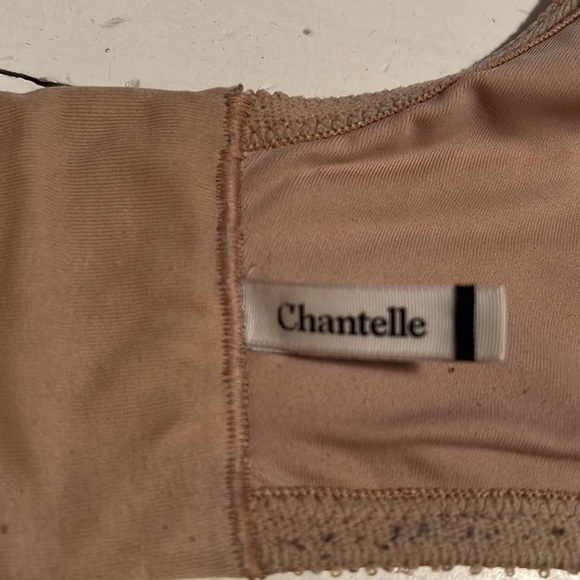 Chantelle 32” D Bra - Picture 3 of 5